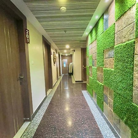 Hotel Kuber Palace ! Puri Near-Sea-Beach-And-Temple Fully-Air-Conditioned-Hotel With-Lift-And-Parking-Facility Экстерьер фото