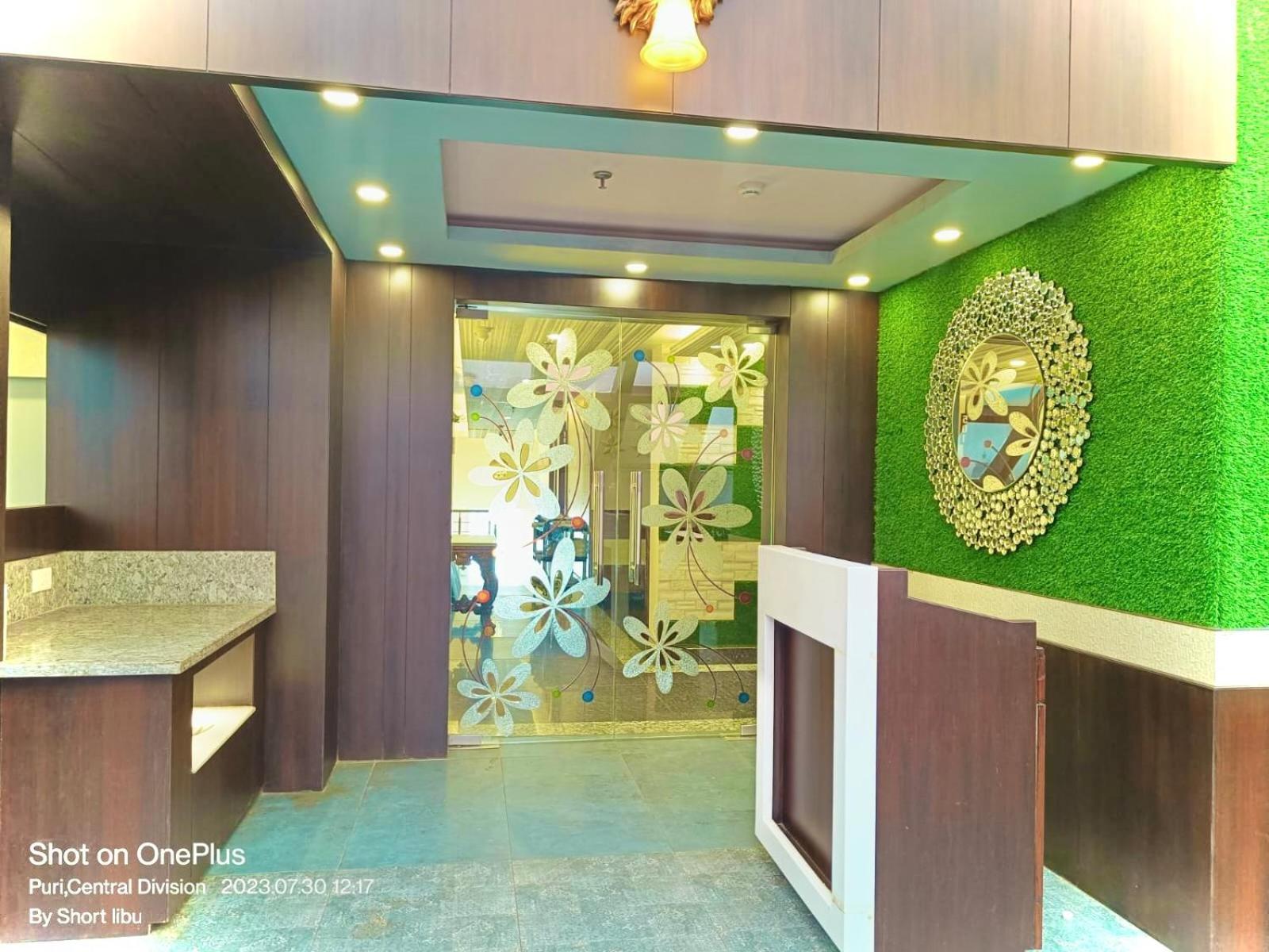 Hotel Kuber Palace ! Puri Near-Sea-Beach-And-Temple Fully-Air-Conditioned-Hotel With-Lift-And-Parking-Facility Экстерьер фото