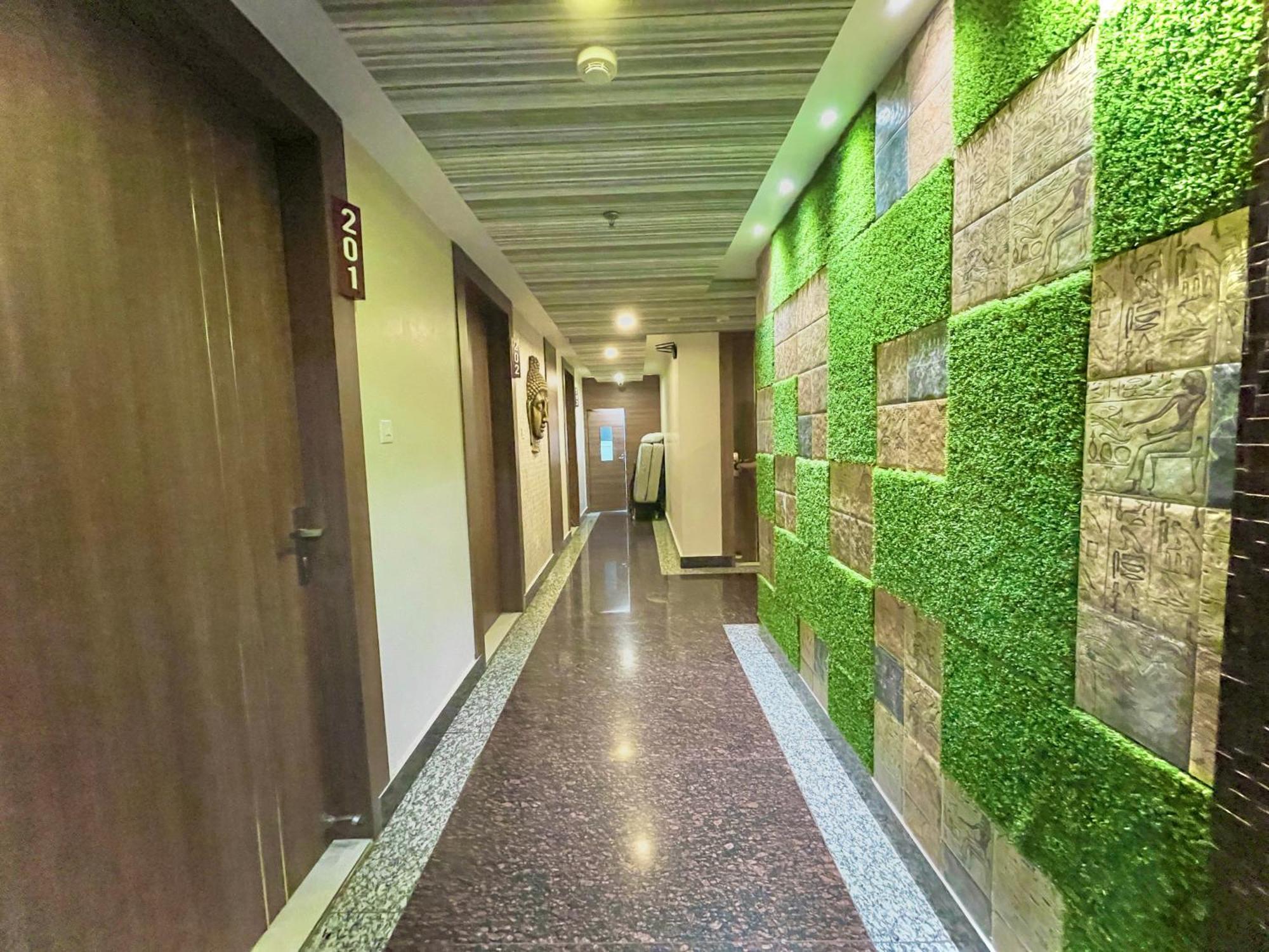 Hotel Kuber Palace ! Puri Near-Sea-Beach-And-Temple Fully-Air-Conditioned-Hotel With-Lift-And-Parking-Facility Экстерьер фото