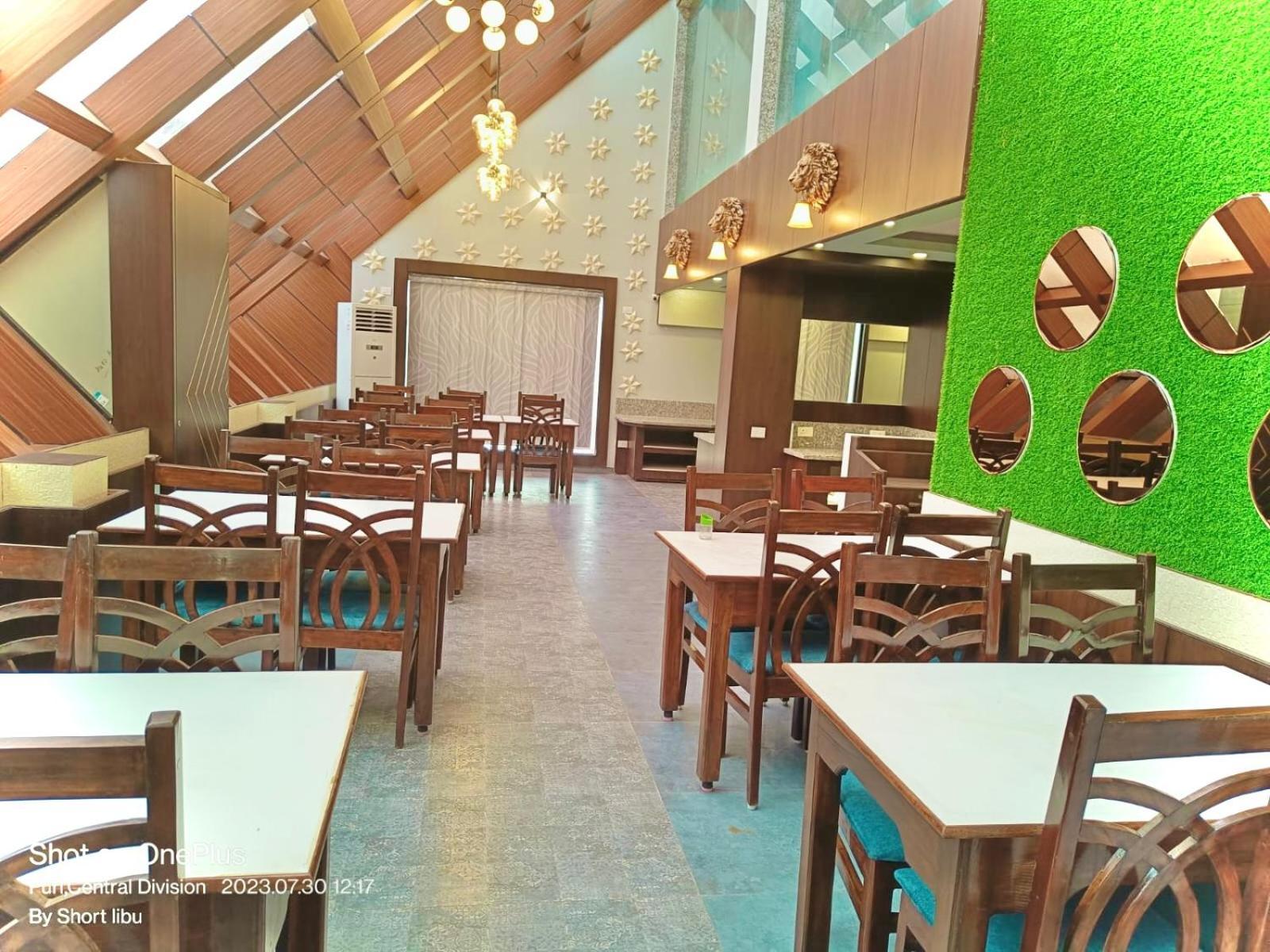 Hotel Kuber Palace ! Puri Near-Sea-Beach-And-Temple Fully-Air-Conditioned-Hotel With-Lift-And-Parking-Facility Экстерьер фото