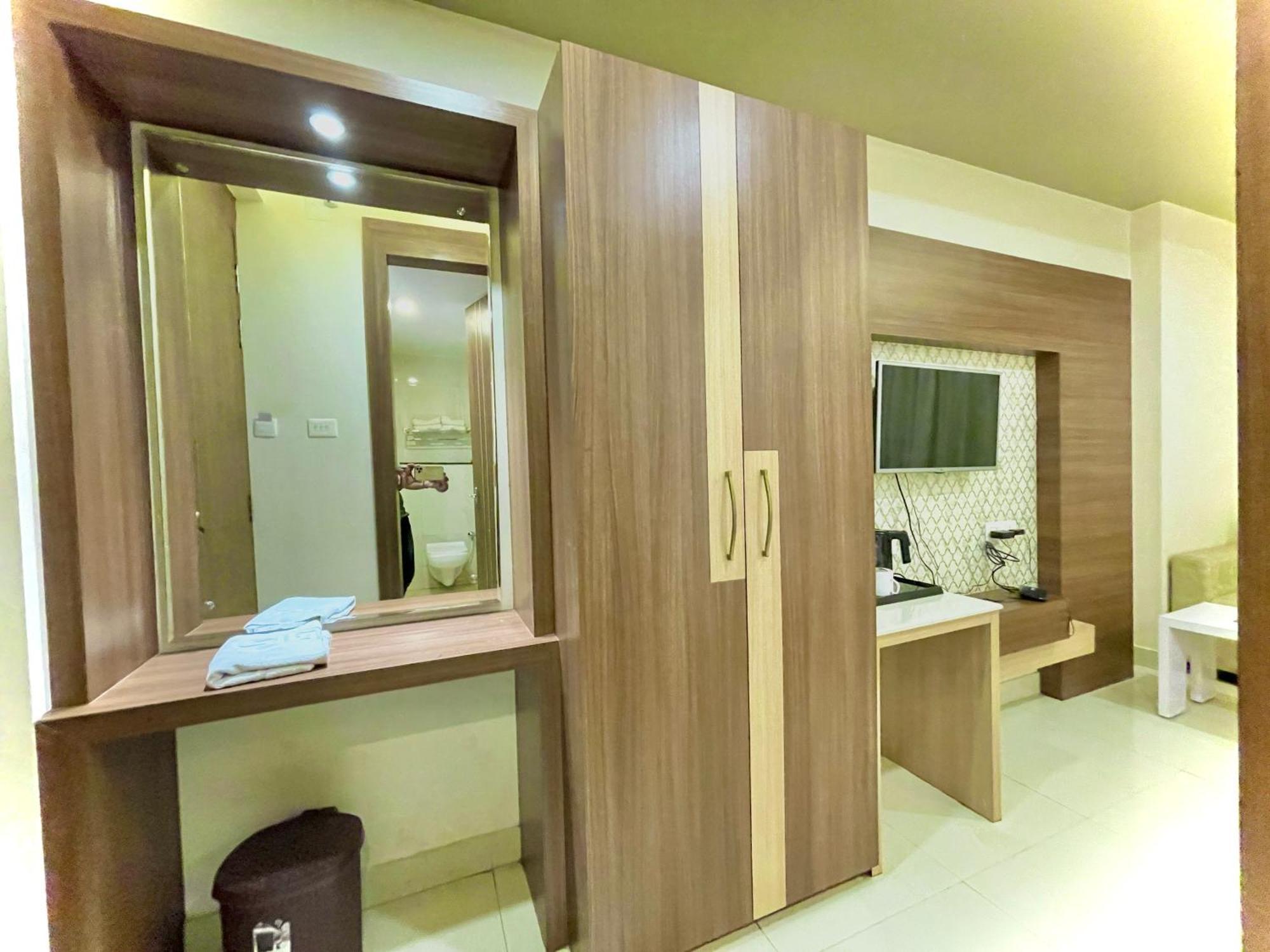Hotel Kuber Palace ! Puri Near-Sea-Beach-And-Temple Fully-Air-Conditioned-Hotel With-Lift-And-Parking-Facility Экстерьер фото