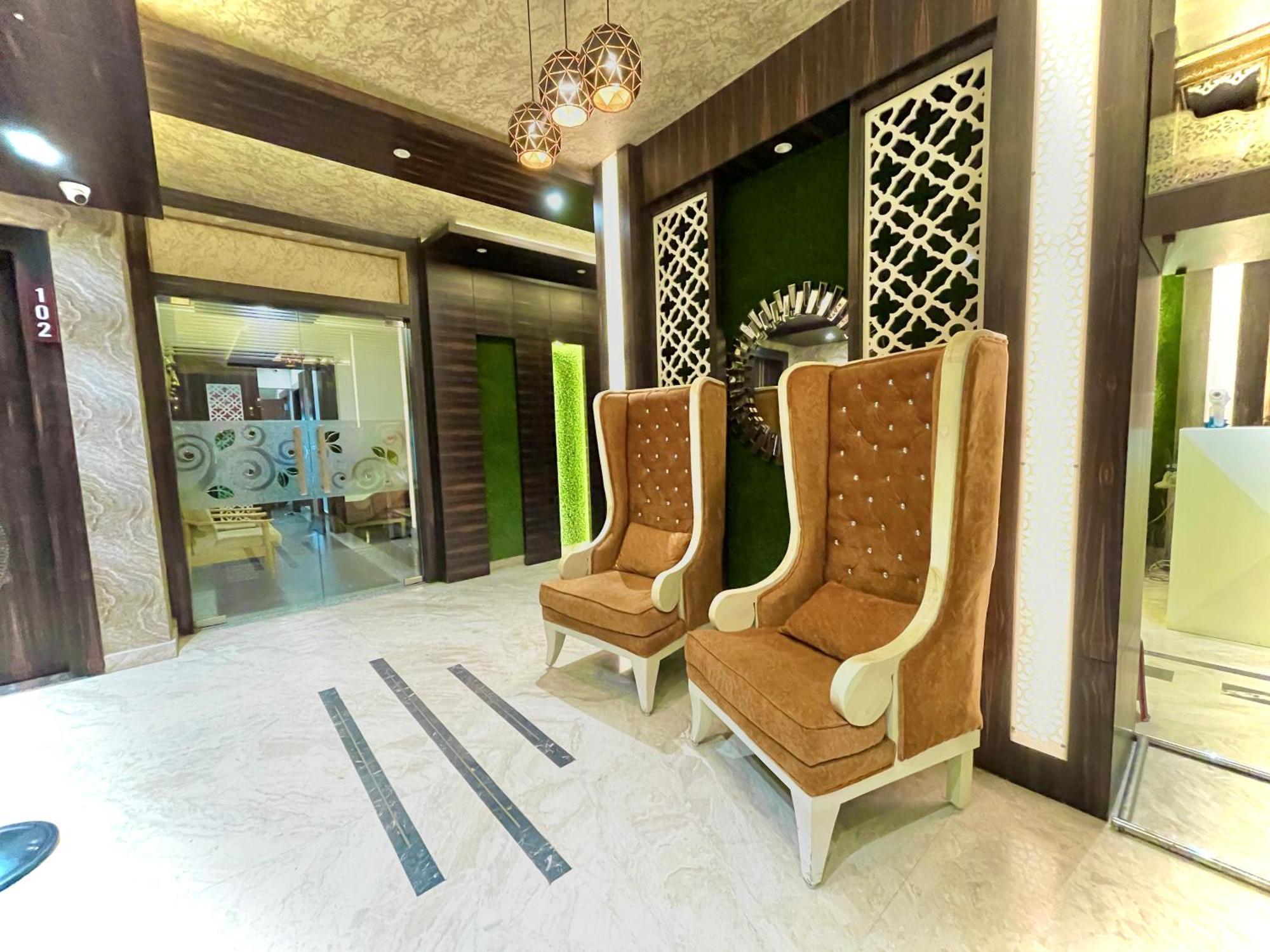 Hotel Kuber Palace ! Puri Near-Sea-Beach-And-Temple Fully-Air-Conditioned-Hotel With-Lift-And-Parking-Facility Экстерьер фото