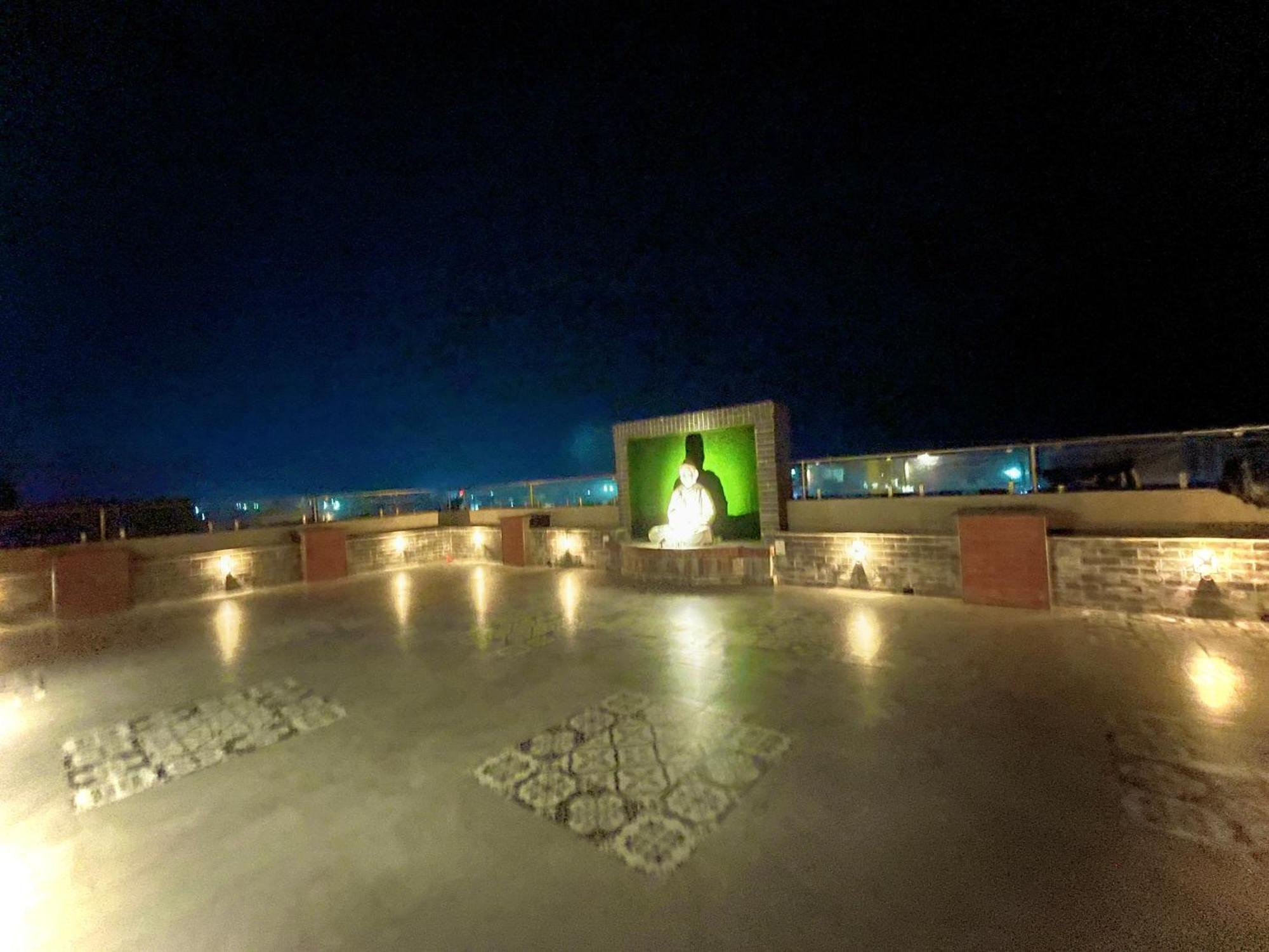 Hotel Kuber Palace ! Puri Near-Sea-Beach-And-Temple Fully-Air-Conditioned-Hotel With-Lift-And-Parking-Facility Экстерьер фото