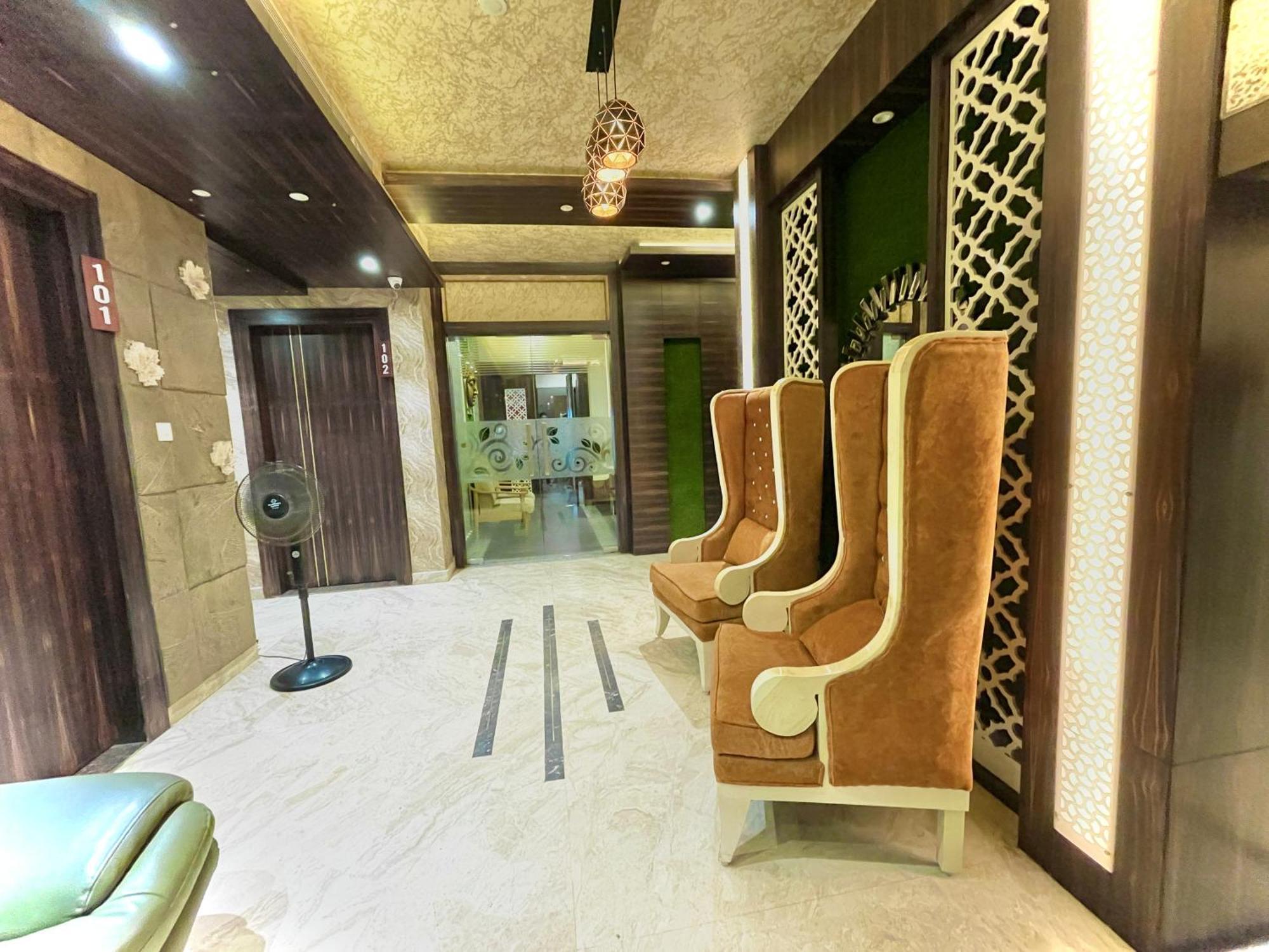 Hotel Kuber Palace ! Puri Near-Sea-Beach-And-Temple Fully-Air-Conditioned-Hotel With-Lift-And-Parking-Facility Экстерьер фото