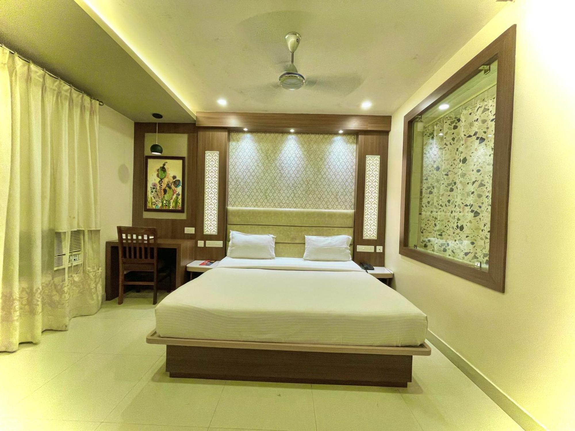 Hotel Kuber Palace ! Puri Near-Sea-Beach-And-Temple Fully-Air-Conditioned-Hotel With-Lift-And-Parking-Facility Экстерьер фото