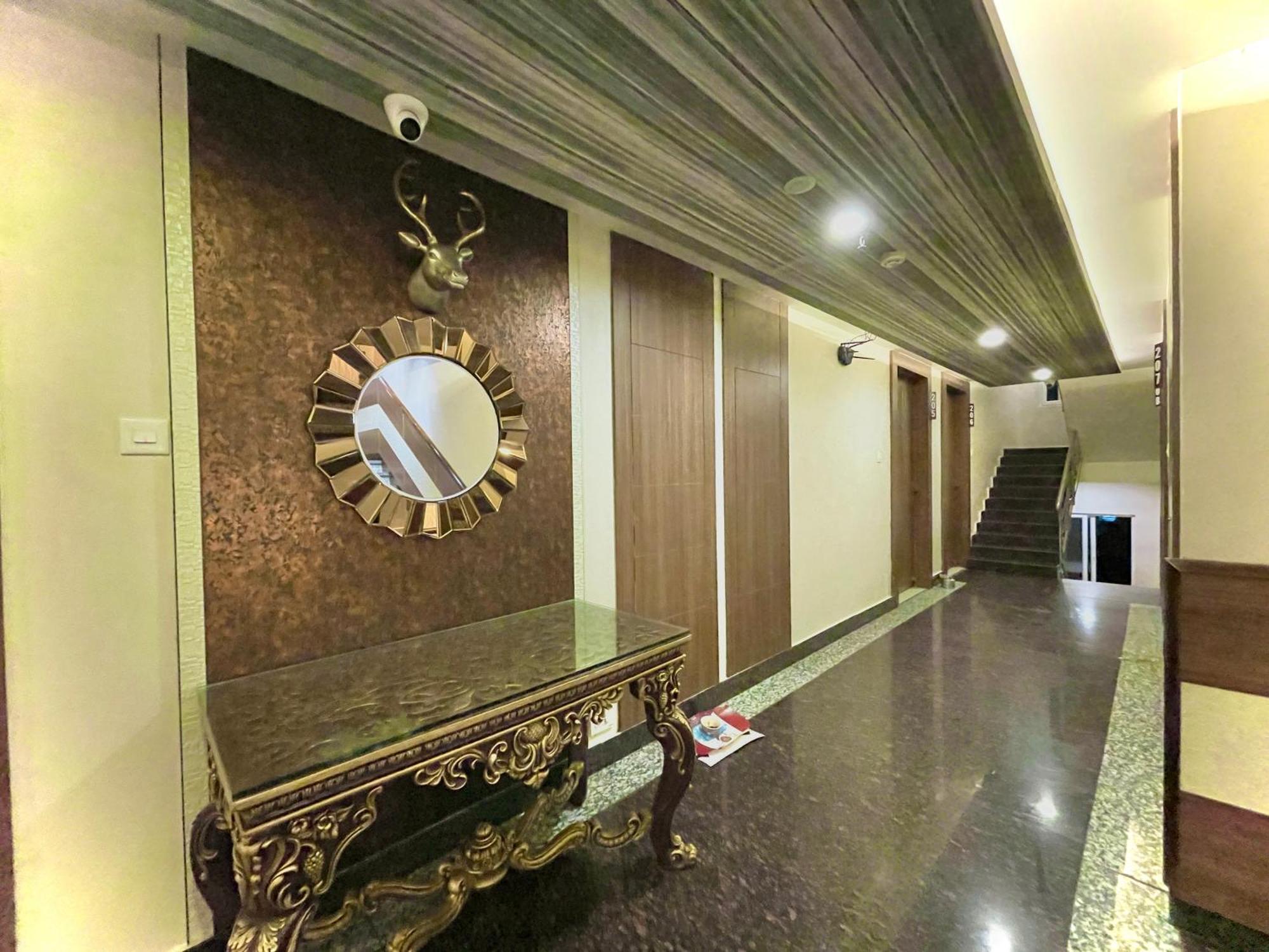 Hotel Kuber Palace ! Puri Near-Sea-Beach-And-Temple Fully-Air-Conditioned-Hotel With-Lift-And-Parking-Facility Экстерьер фото
