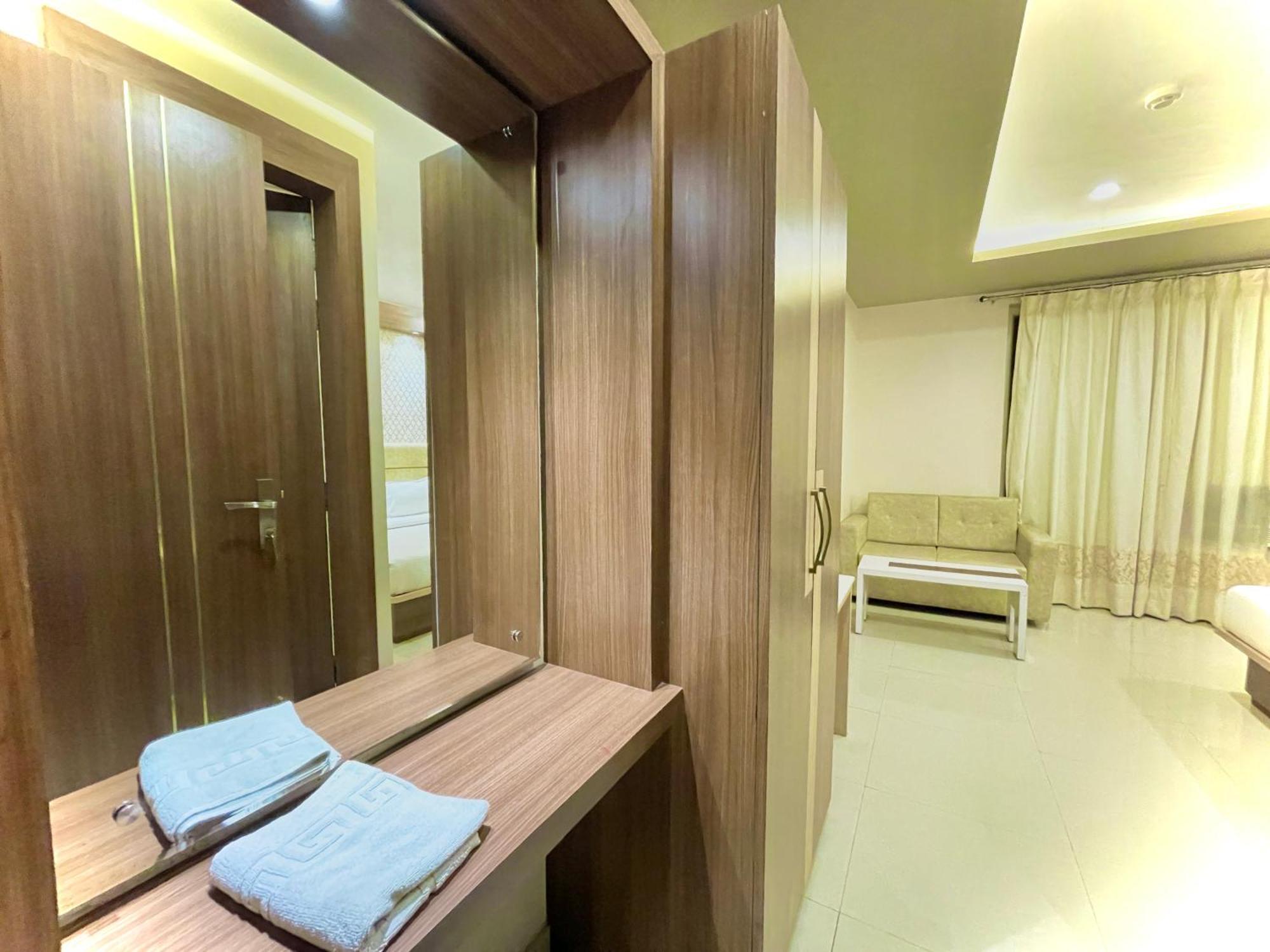 Hotel Kuber Palace ! Puri Near-Sea-Beach-And-Temple Fully-Air-Conditioned-Hotel With-Lift-And-Parking-Facility Экстерьер фото