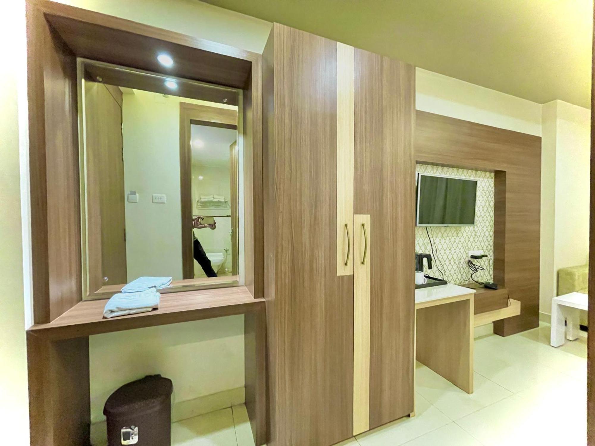 Hotel Kuber Palace ! Puri Near-Sea-Beach-And-Temple Fully-Air-Conditioned-Hotel With-Lift-And-Parking-Facility Экстерьер фото