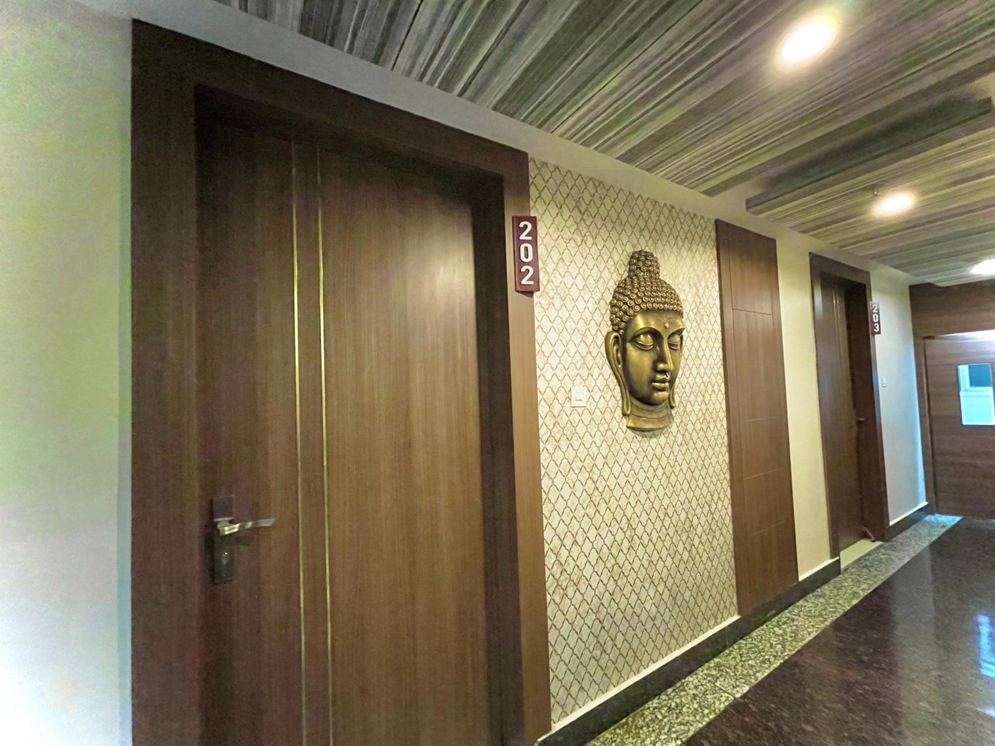 Hotel Kuber Palace ! Puri Near-Sea-Beach-And-Temple Fully-Air-Conditioned-Hotel With-Lift-And-Parking-Facility Экстерьер фото
