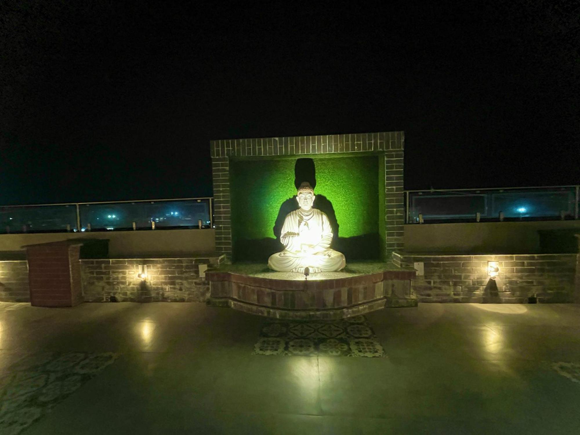 Hotel Kuber Palace ! Puri Near-Sea-Beach-And-Temple Fully-Air-Conditioned-Hotel With-Lift-And-Parking-Facility Экстерьер фото