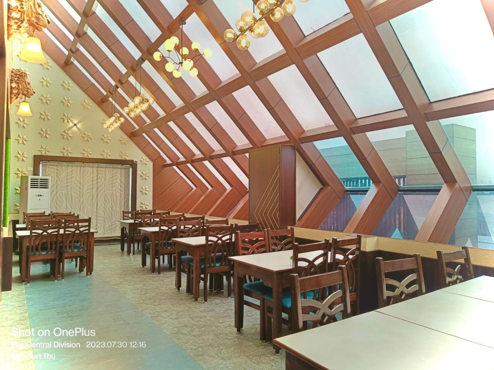 Hotel Kuber Palace ! Puri Near-Sea-Beach-And-Temple Fully-Air-Conditioned-Hotel With-Lift-And-Parking-Facility Экстерьер фото