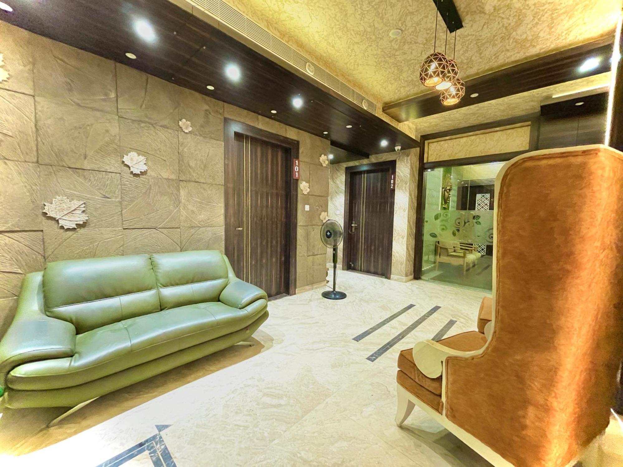Hotel Kuber Palace ! Puri Near-Sea-Beach-And-Temple Fully-Air-Conditioned-Hotel With-Lift-And-Parking-Facility Экстерьер фото