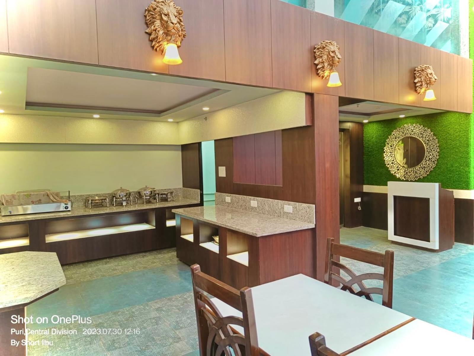 Hotel Kuber Palace ! Puri Near-Sea-Beach-And-Temple Fully-Air-Conditioned-Hotel With-Lift-And-Parking-Facility Экстерьер фото