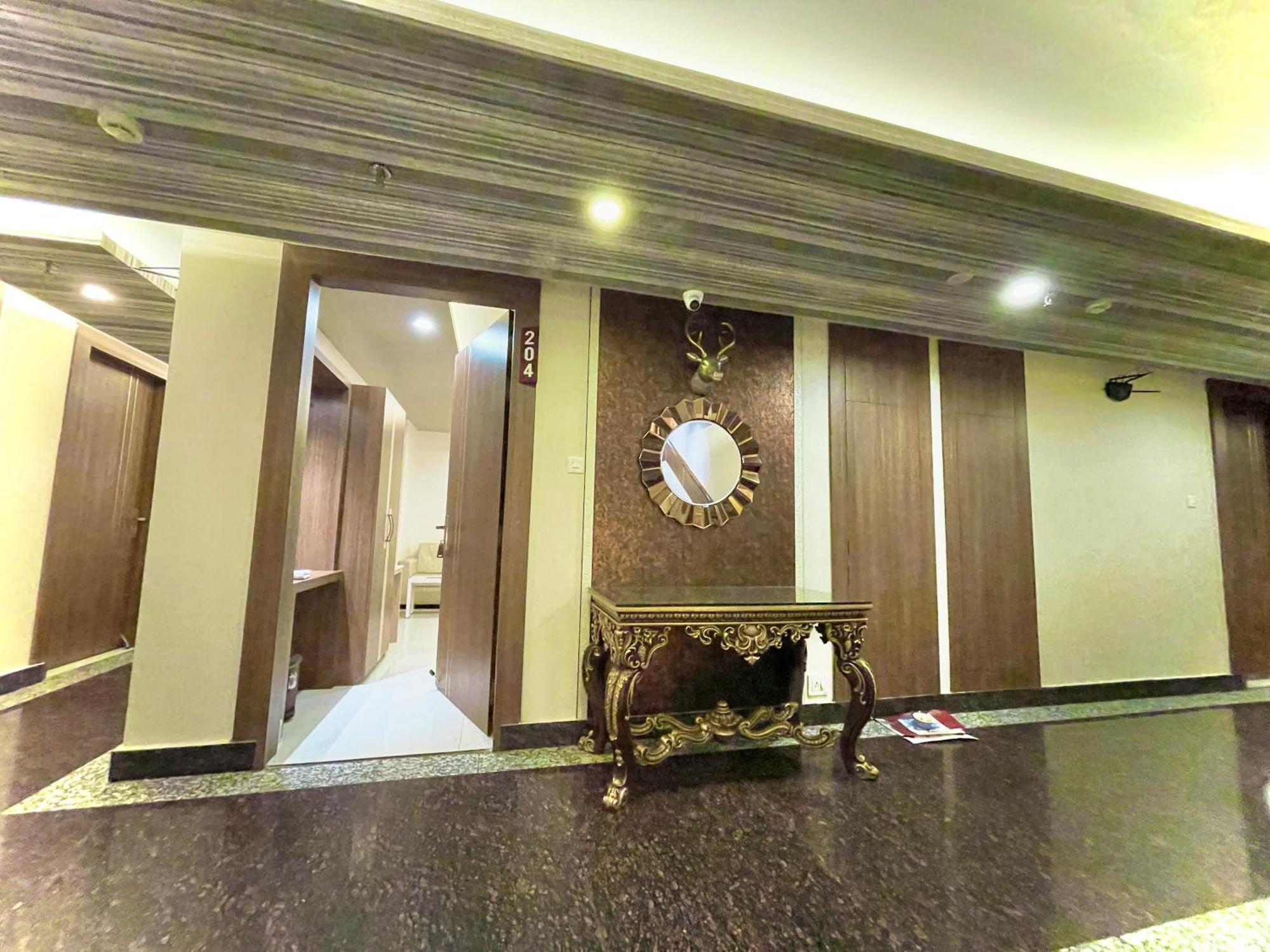 Hotel Kuber Palace ! Puri Near-Sea-Beach-And-Temple Fully-Air-Conditioned-Hotel With-Lift-And-Parking-Facility Экстерьер фото
