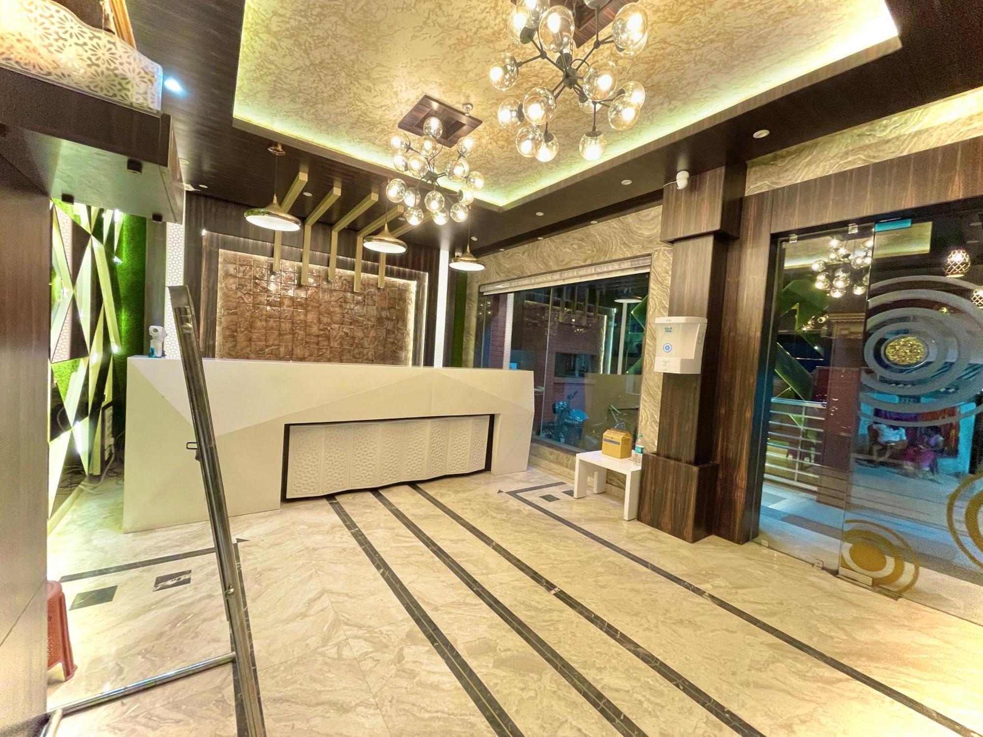 Hotel Kuber Palace ! Puri Near-Sea-Beach-And-Temple Fully-Air-Conditioned-Hotel With-Lift-And-Parking-Facility Экстерьер фото